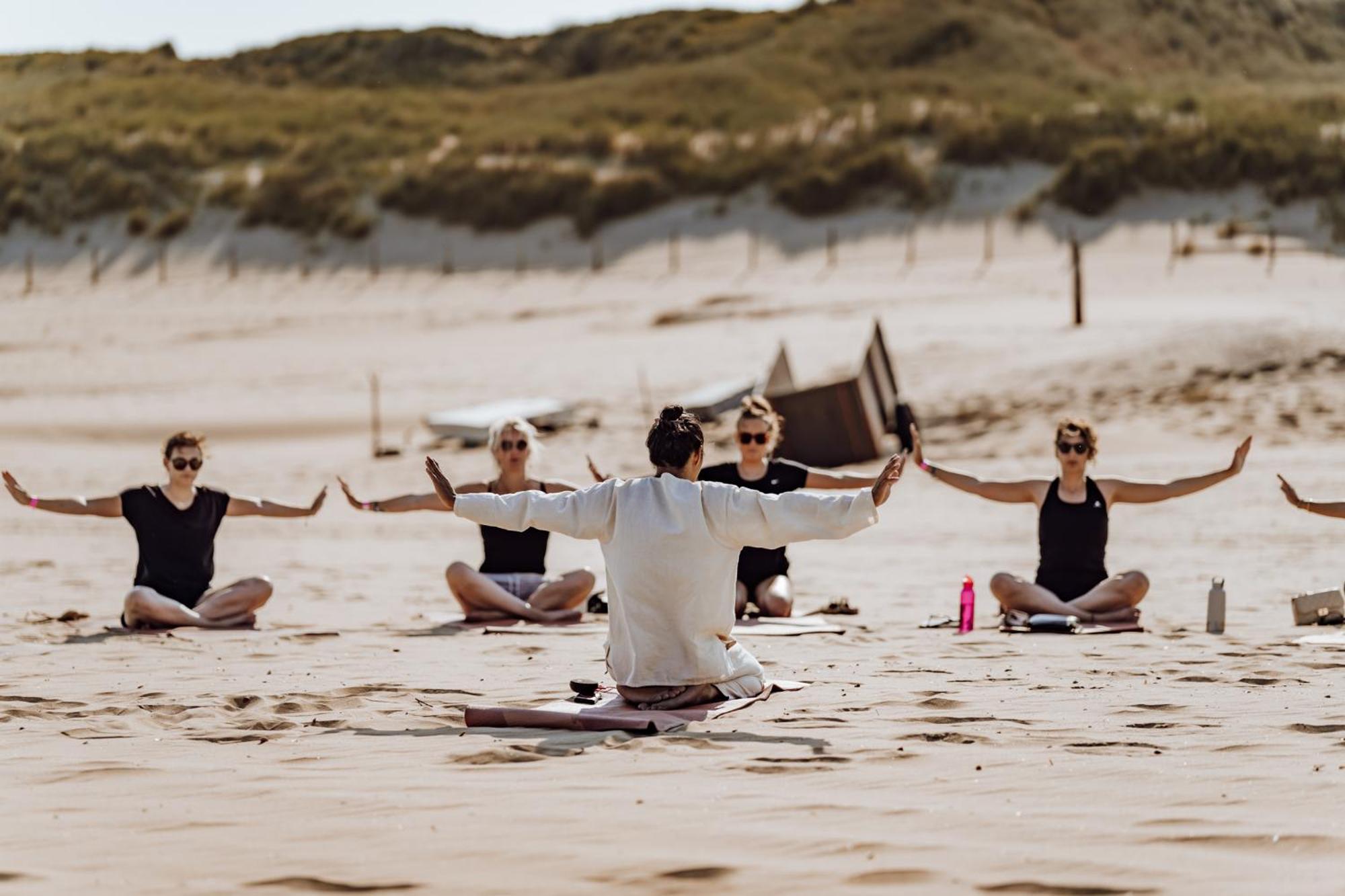 Beachcamp Bloemendaal Surf Resort Овервен Экстерьер фото